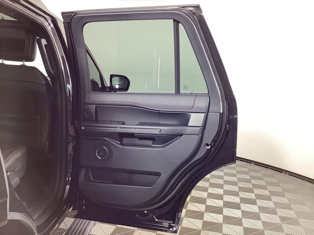 Used 2022 Ford Expedition Limited image 11