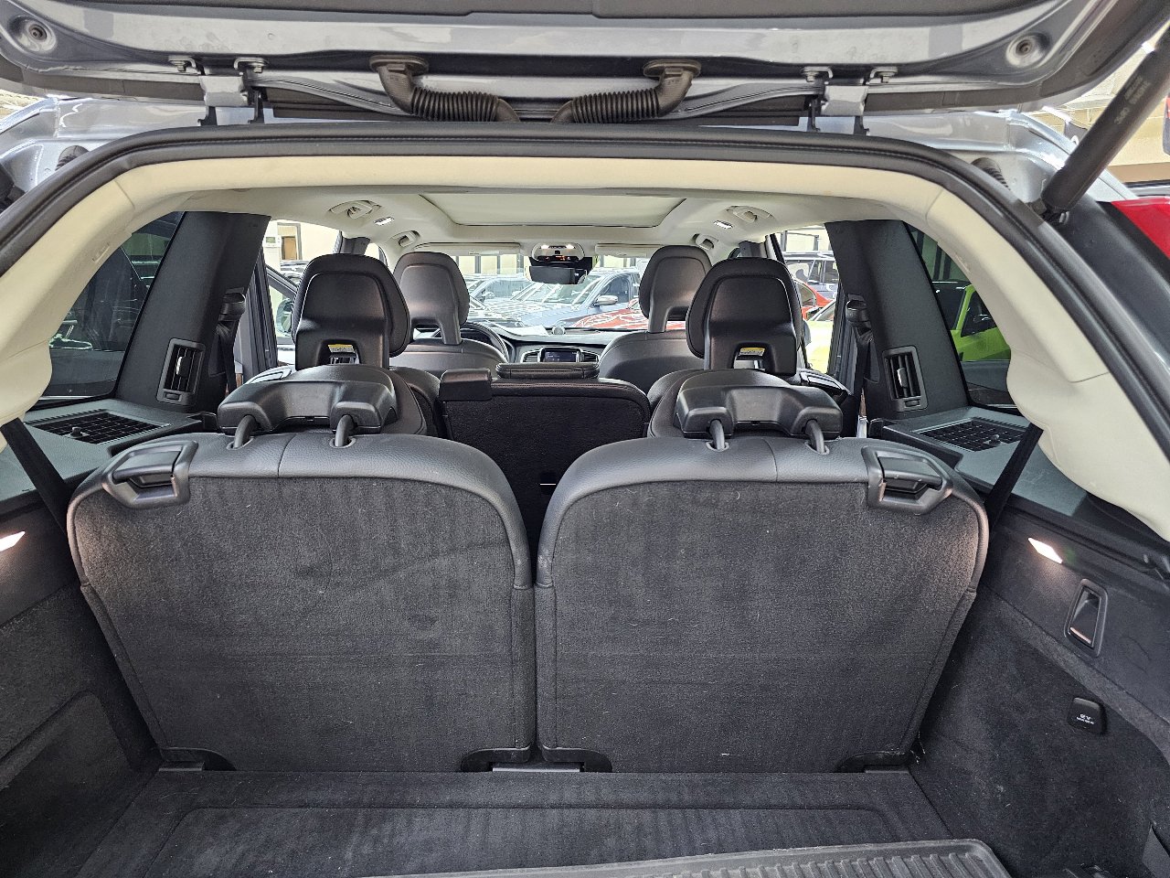 Used 2016 Volvo XC90 T6 Momentum w/ Momentum Plus Package image 15