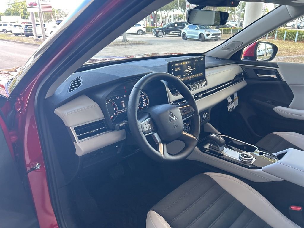New 2026 Mitsubishi Outlander SE image 6