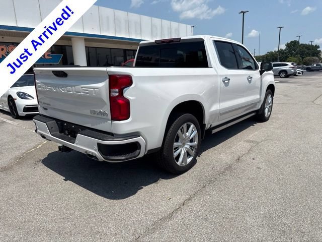 Used 2025 Chevrolet Silverado 1500 High Country w/ Technology Package AWD/4WD image 3
