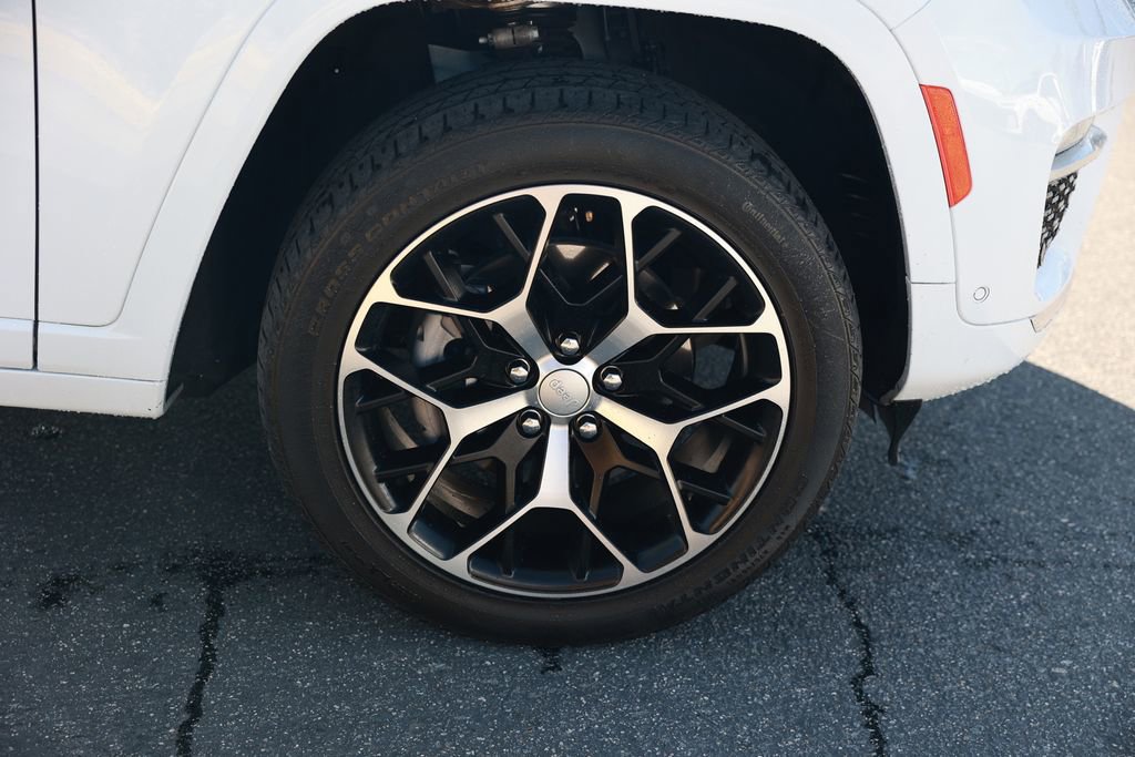 Used 2022 Jeep Grand Cherokee Summit AWD/4WD image 8