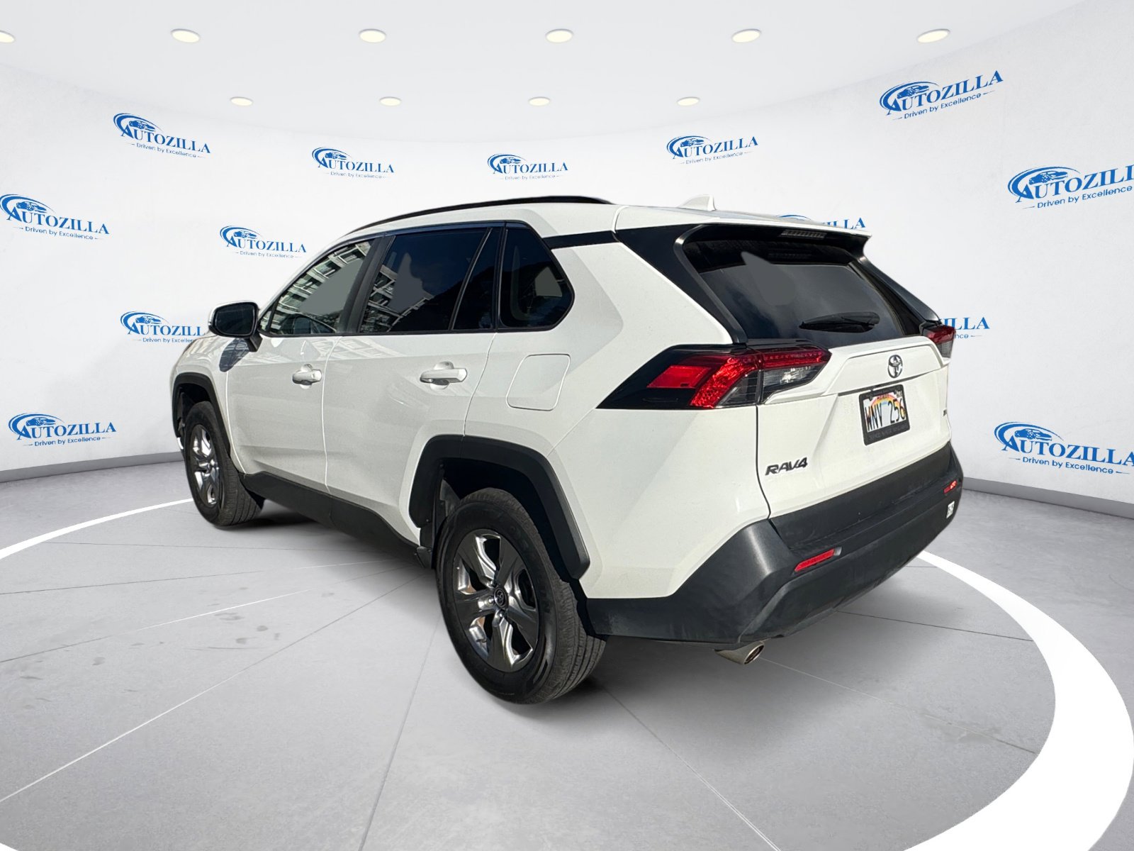 Used 2022 Toyota RAV4 XLE image 3