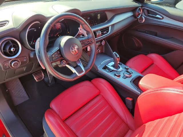 Used 2024 Alfa Romeo Stelvio Veloce AWD/4WD image 25