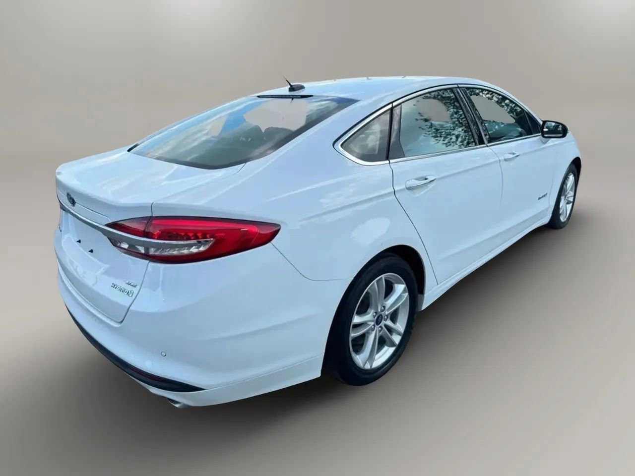 Used 2019 Ford Fusion SE FWD image 6