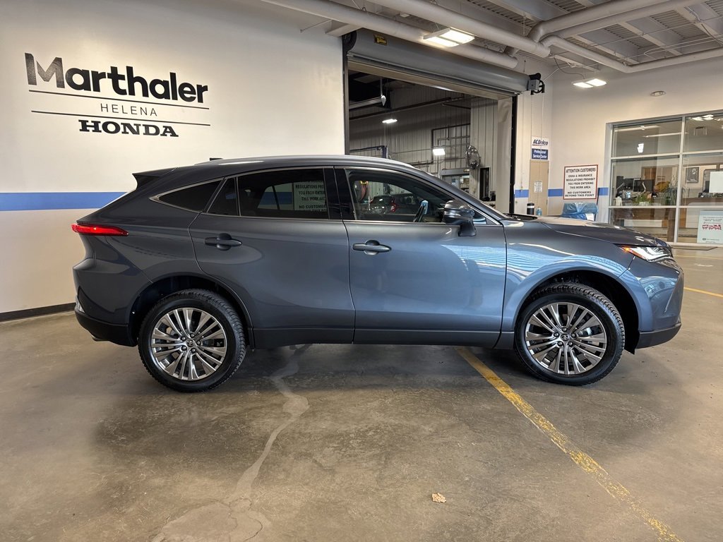 Used 2024 Toyota Venza XLE image 4