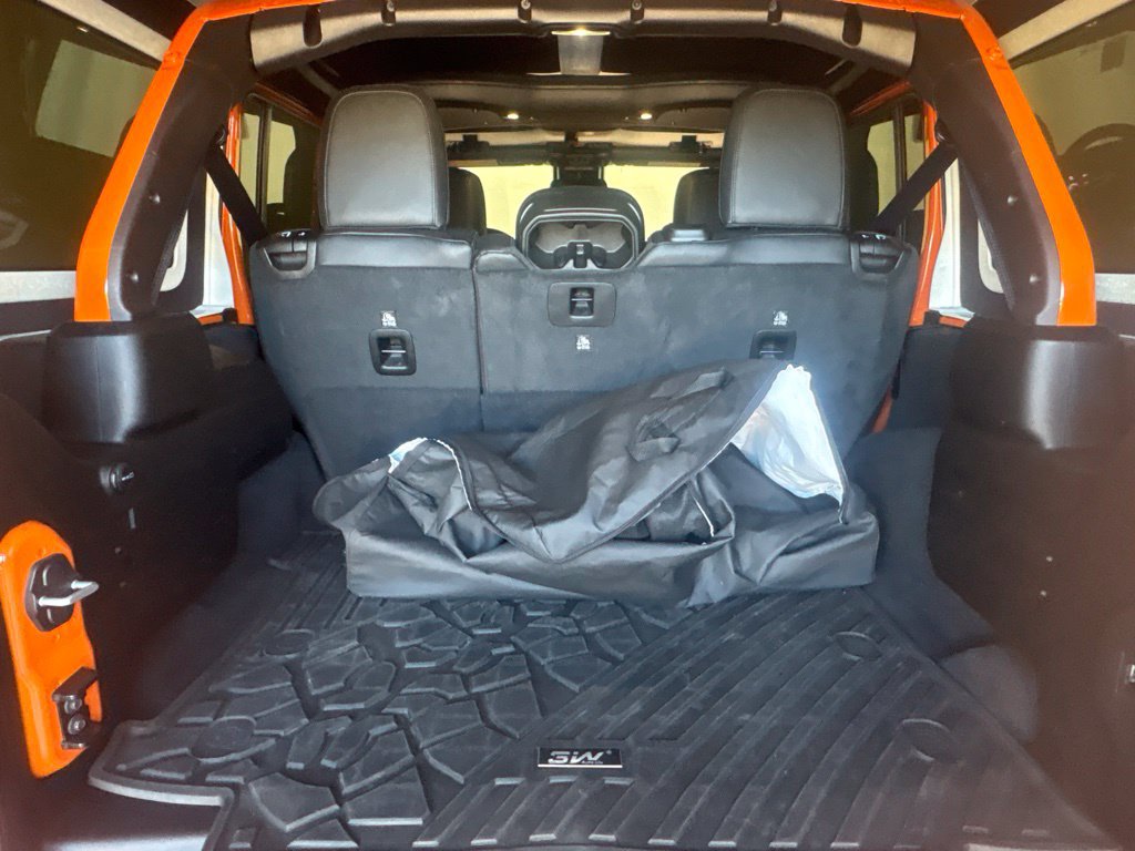 Used 2025 Jeep Wrangler Unlimited Rubicon w/ XTREMEE 35" Tire Package AWD/4WD image 16