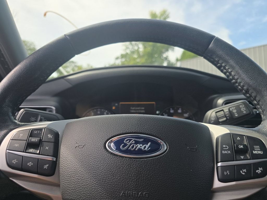 Used 2022 Ford Explorer Limited w/ Equipment Group 301A AWD/4WD image 25