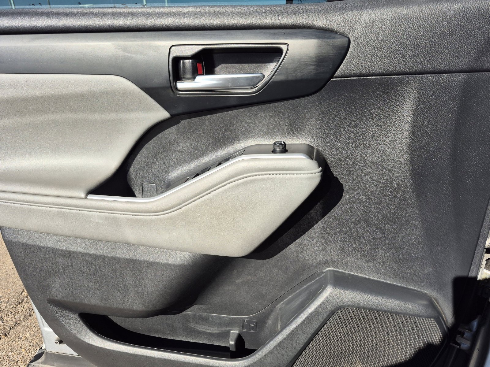 Used 2021 Toyota Highlander XLE image 14