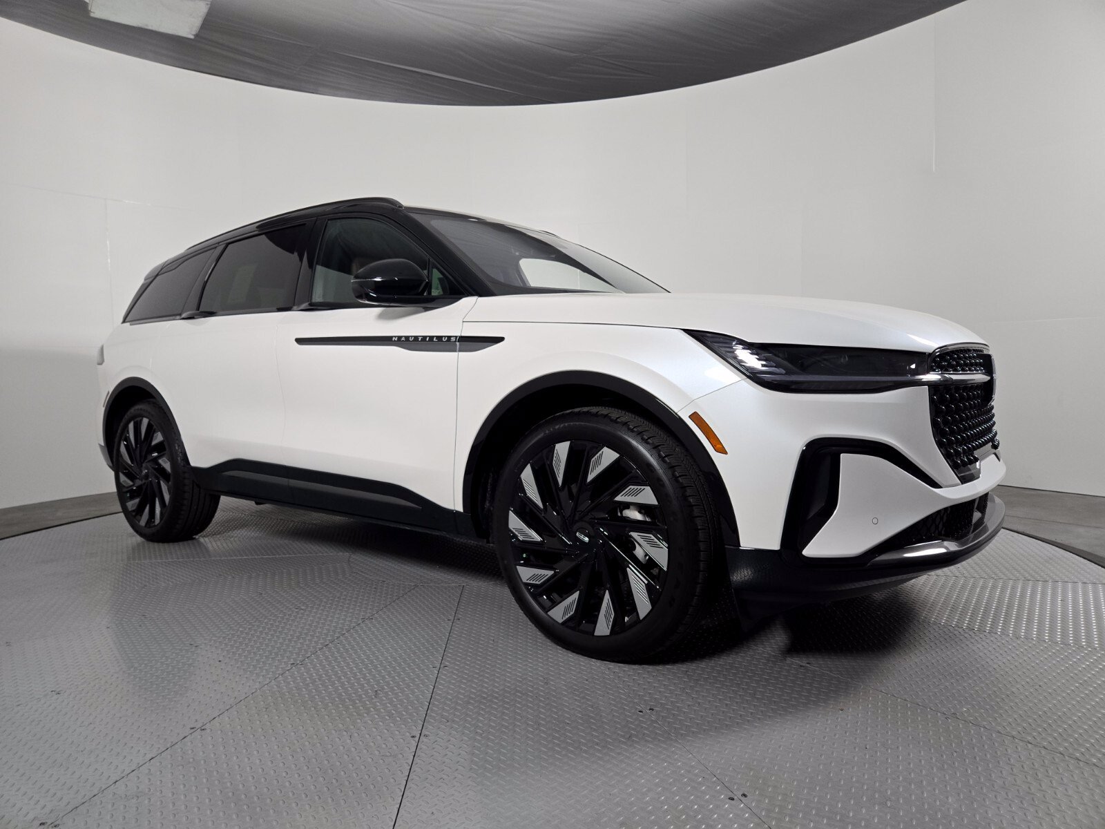 New 2026 Lincoln Nautilus Reserve AWD/4WD image 2