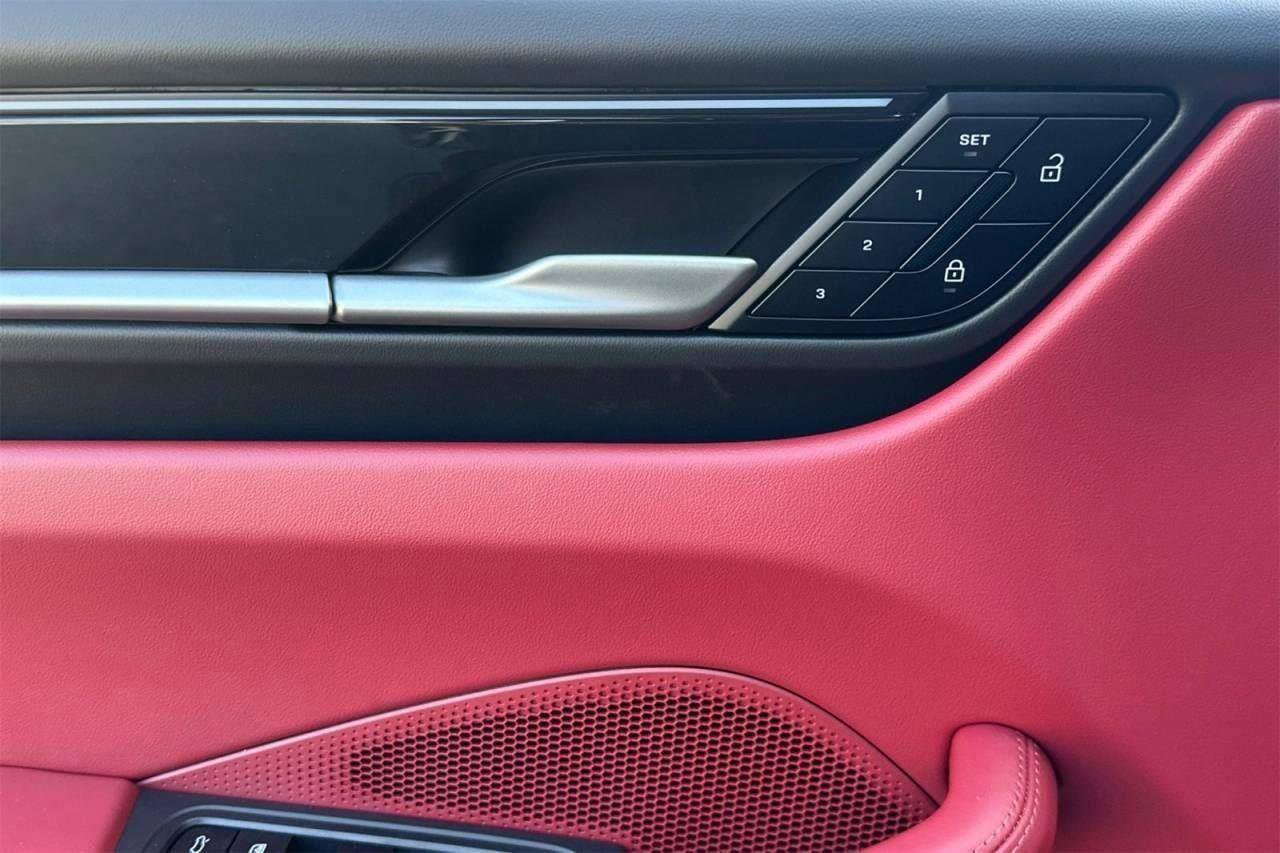 New 2025 Porsche Macan 4S Electric image 84