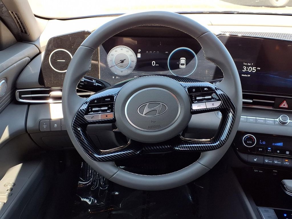 Used 2024 Hyundai Elantra SEL w/ Convenience Package image 17