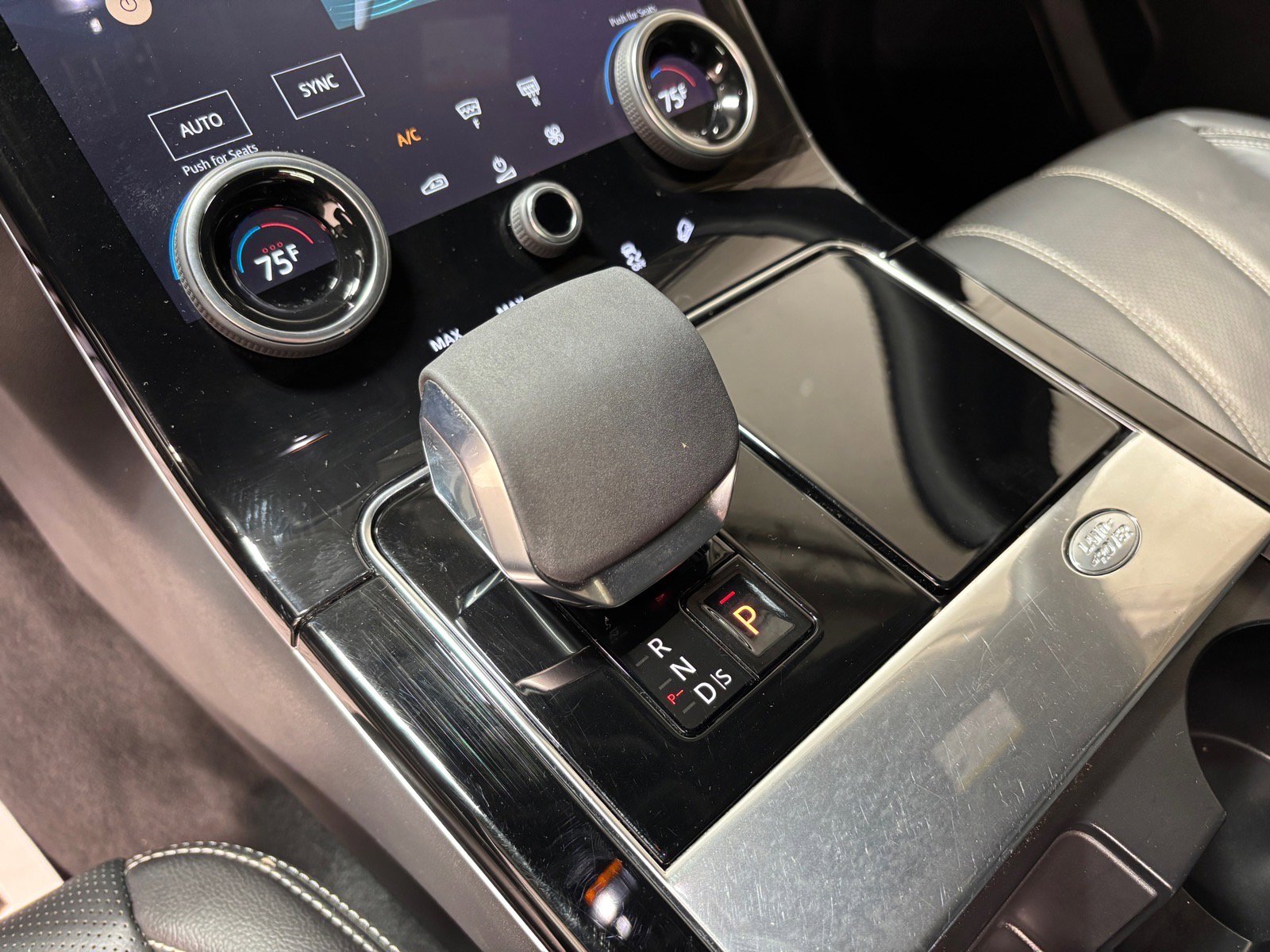 Used 2023 Land Rover Range Rover Velar R-Dynamic S AWD/4WD image 15