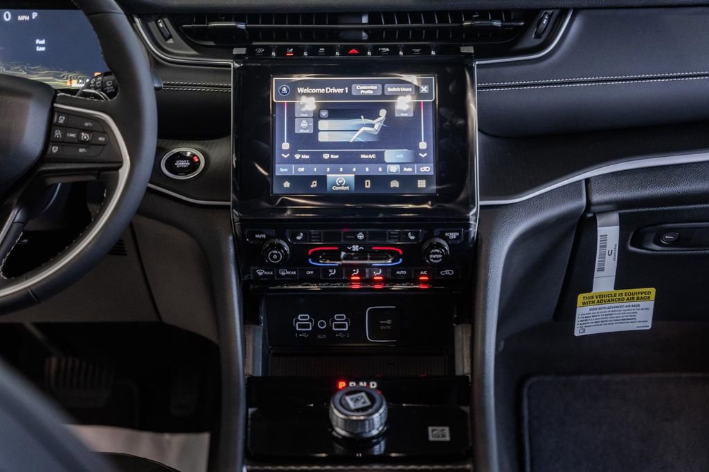 New 2025 Jeep Grand Cherokee Altitude image 20