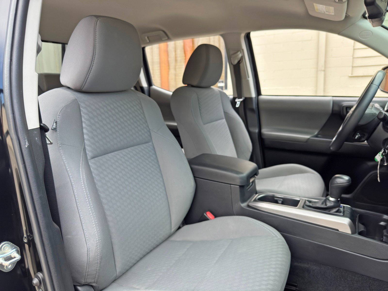 Used 2022 Toyota Tacoma SR5 RWD image 31