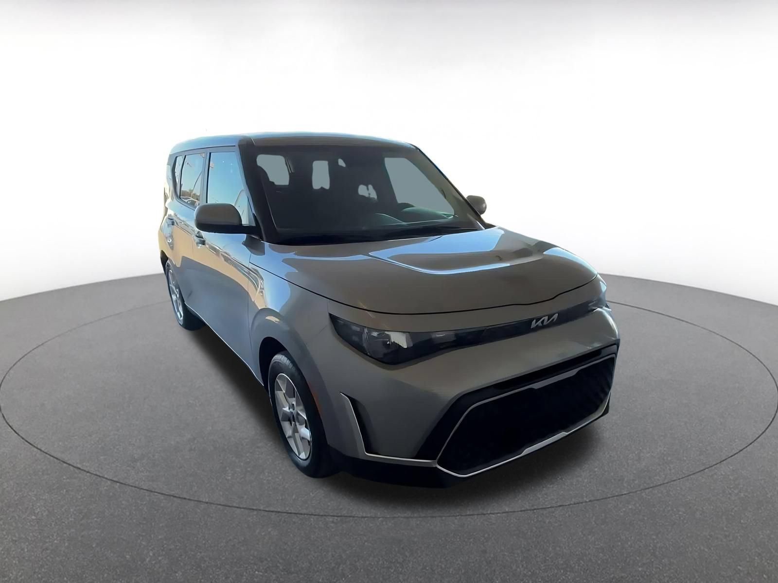 Used 2025 Kia Soul LX w/ LX Technology Package FWD image 3