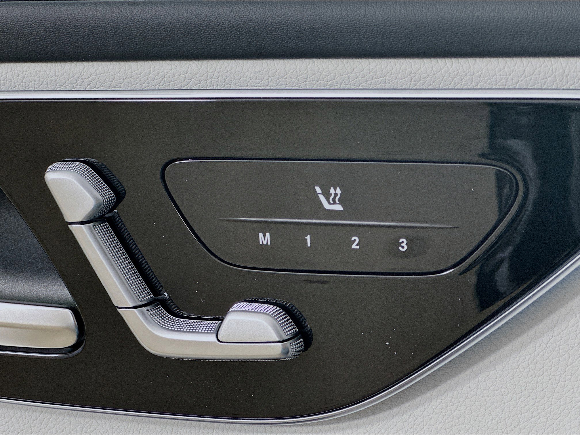 Certified 2025 Mercedes-Benz GLC 350e 4MATIC image 26