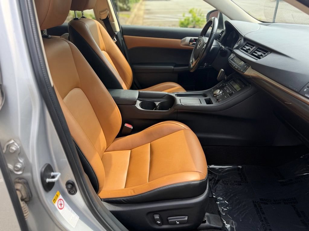 Used 2016 Lexus CT 200h w/ Seat Comfort Package FWD image 14