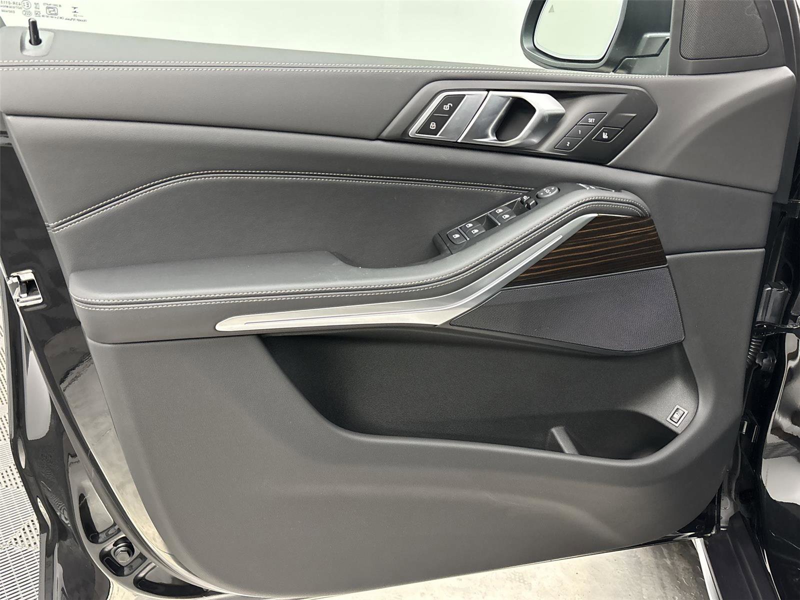 Used 2026 BMW X5 xDrive50e w/ Climate Comfort Package image 26