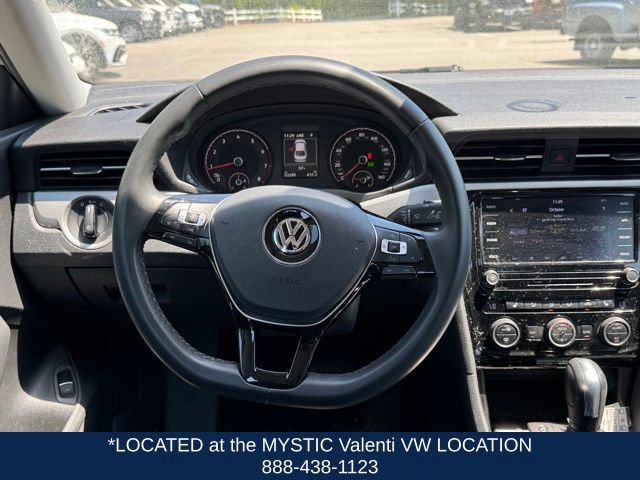 Certified 2022 Volkswagen Passat 2.0T SE FWD image 17