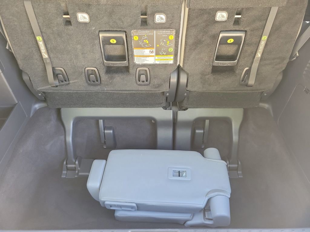 Used 2025 Toyota Sienna XLE FWD image 12