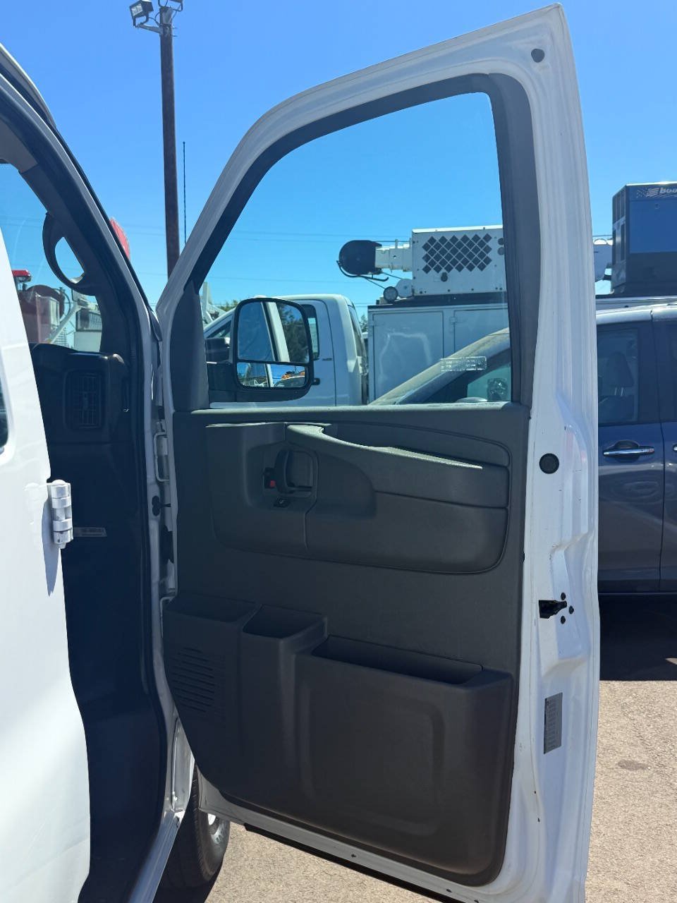 Used 2014 Chevrolet Express 2500 RWD image 13