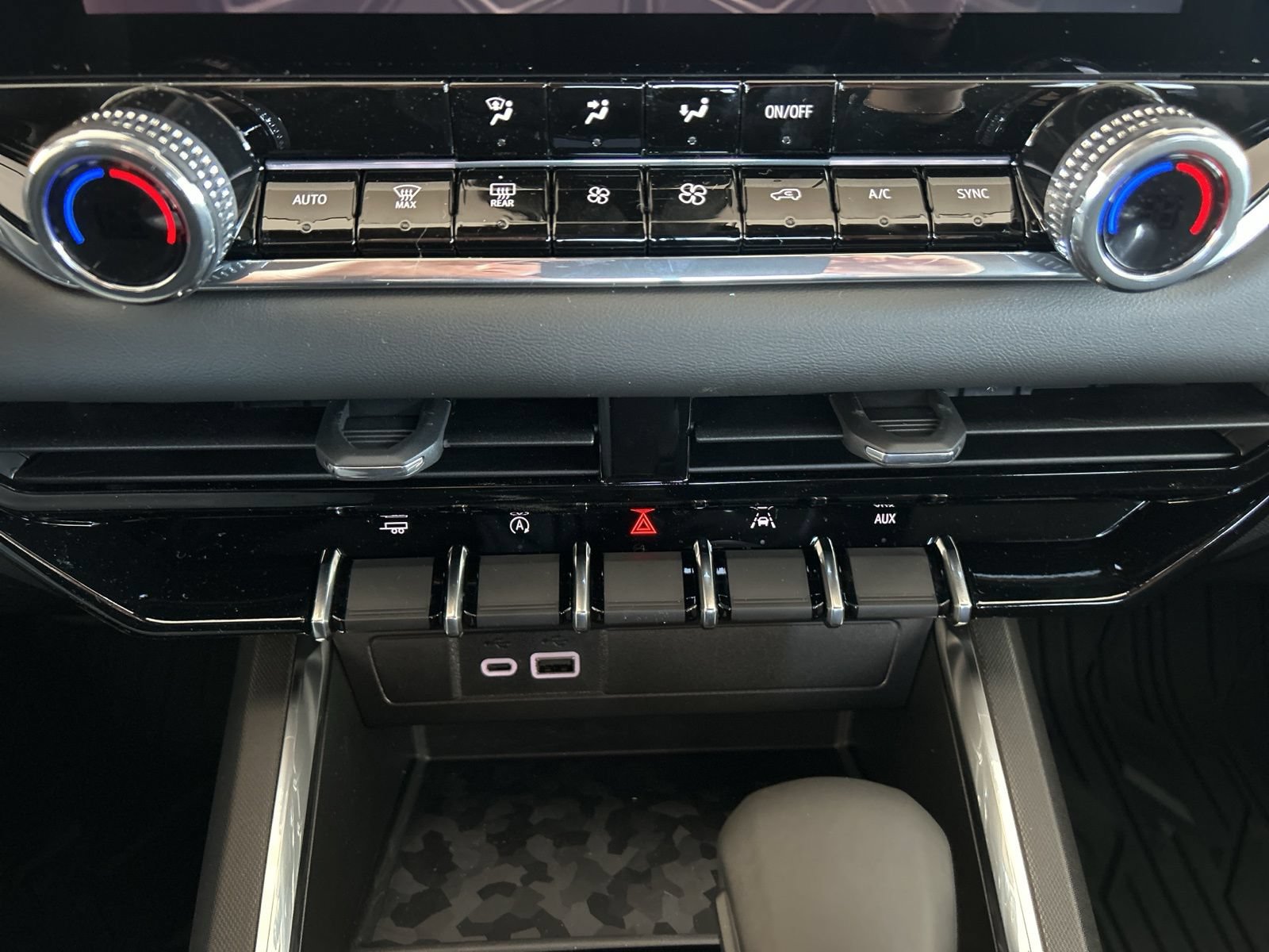 New 2026 GMC Canyon Elevation w/ Convenience Package RWD image 19