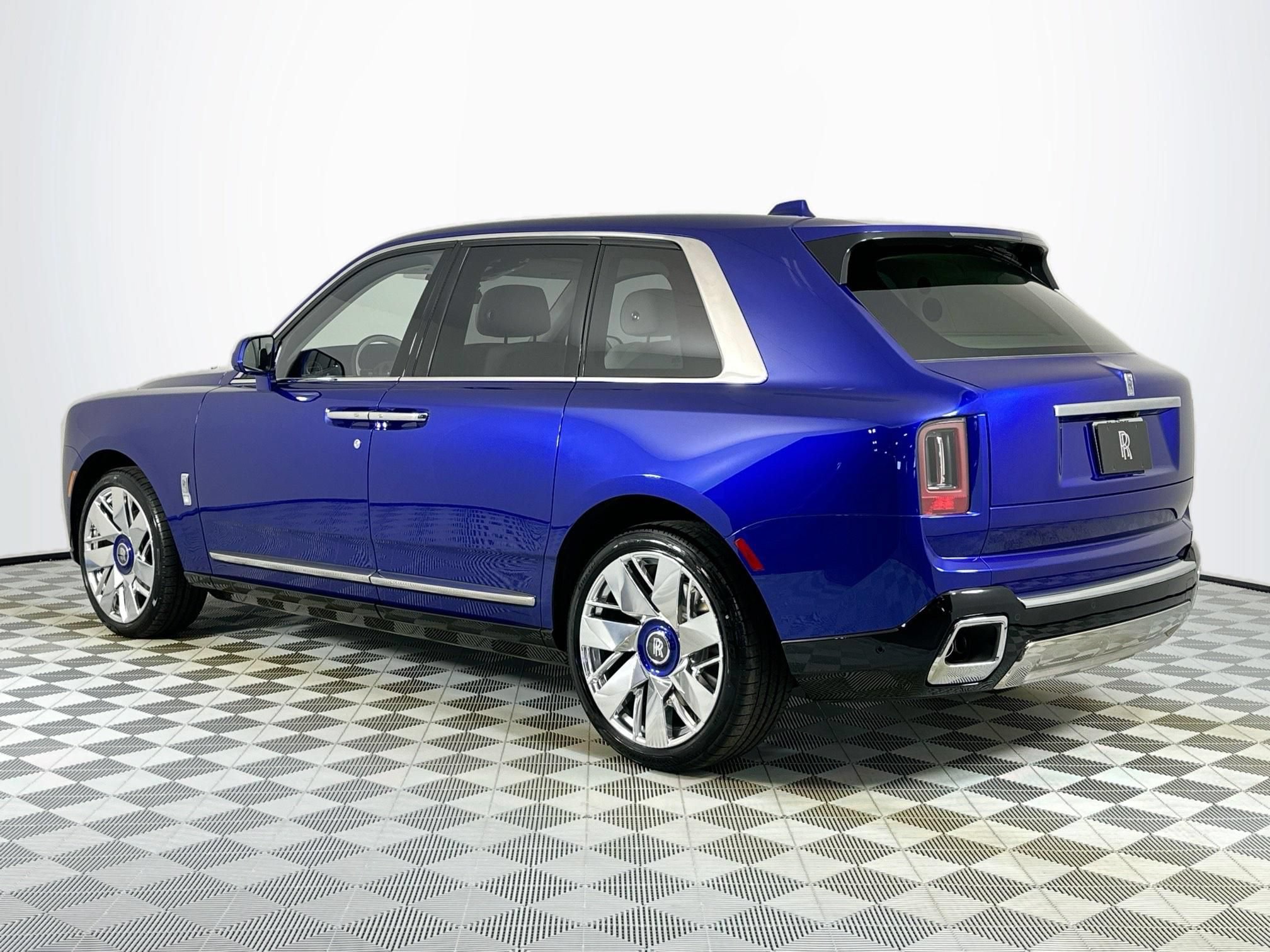New 2026 Rolls-Royce Cullinan AWD/4WD image 2