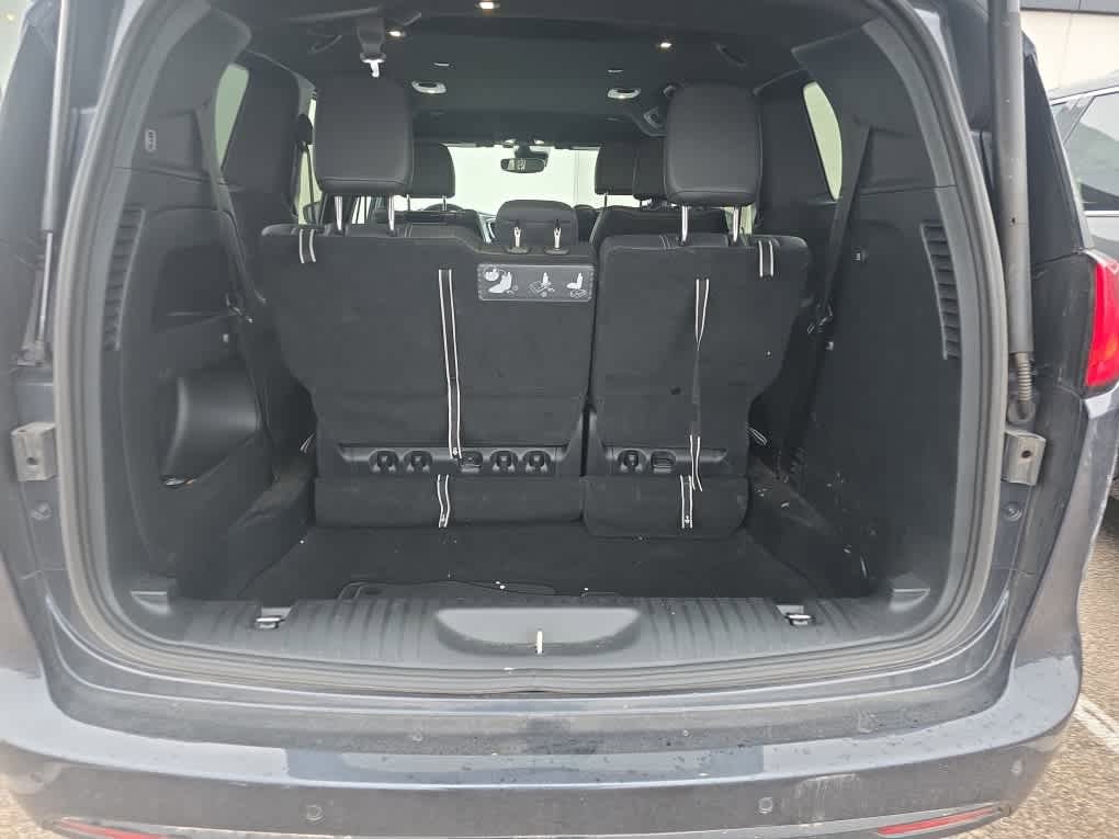Used 2019 Chrysler Pacifica Touring-L Plus w/ Advanced Safetytec Group FWD image 8