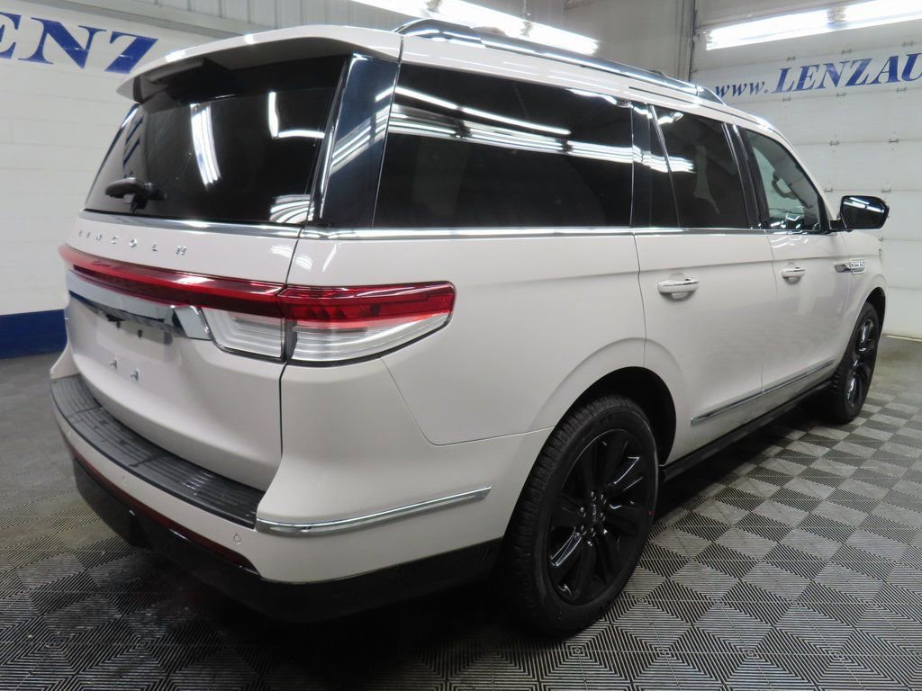 Used 2024 Lincoln Navigator Reserve w/ Equipment Group 201A image 4
