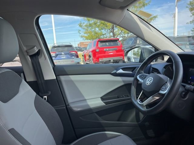 Used 2022 Volkswagen Taos SE w/ Panoramic Sunroof Package image 38