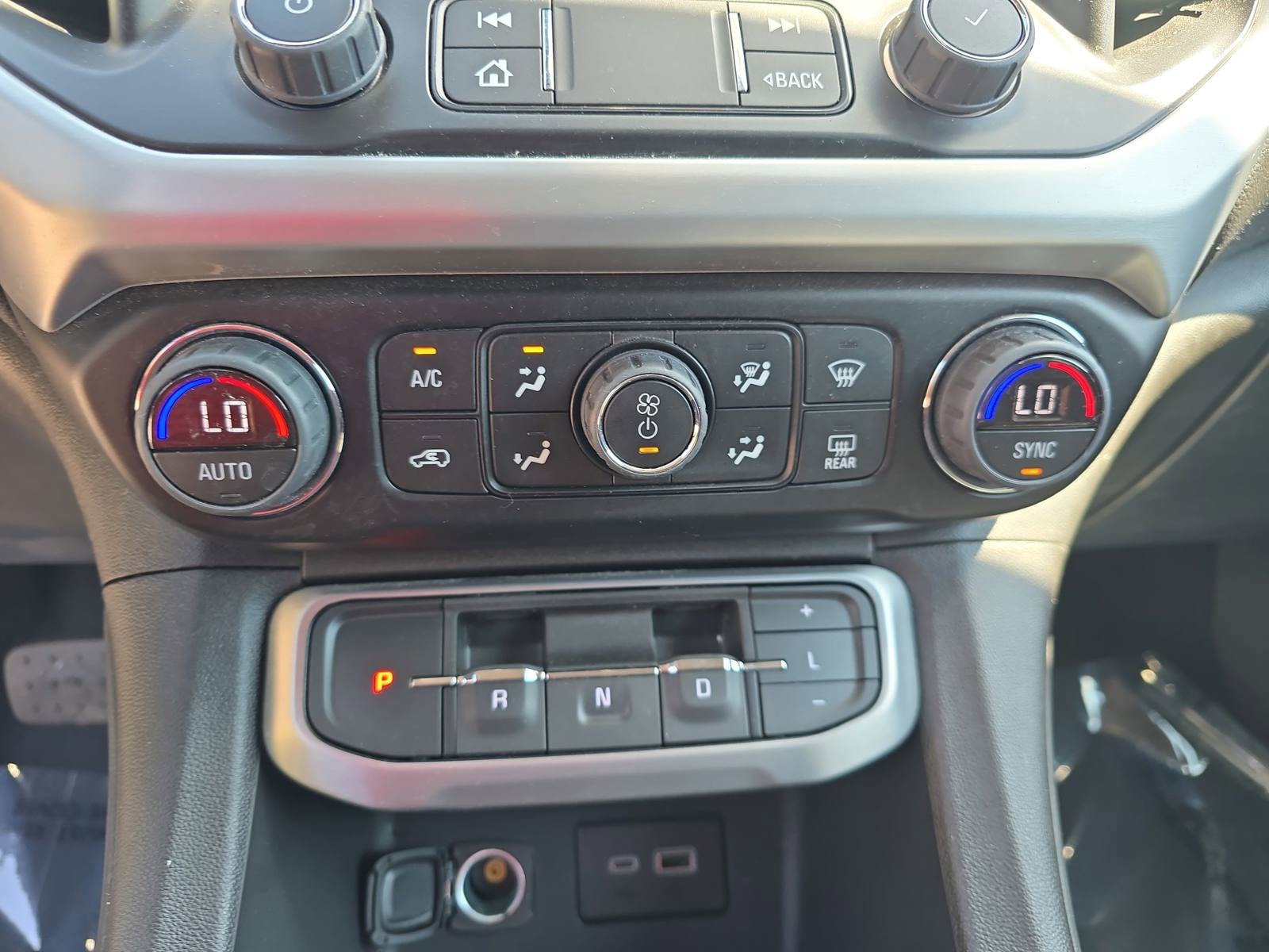 Used 2023 GMC Acadia SLE w/ Driver Convenience Package image 22