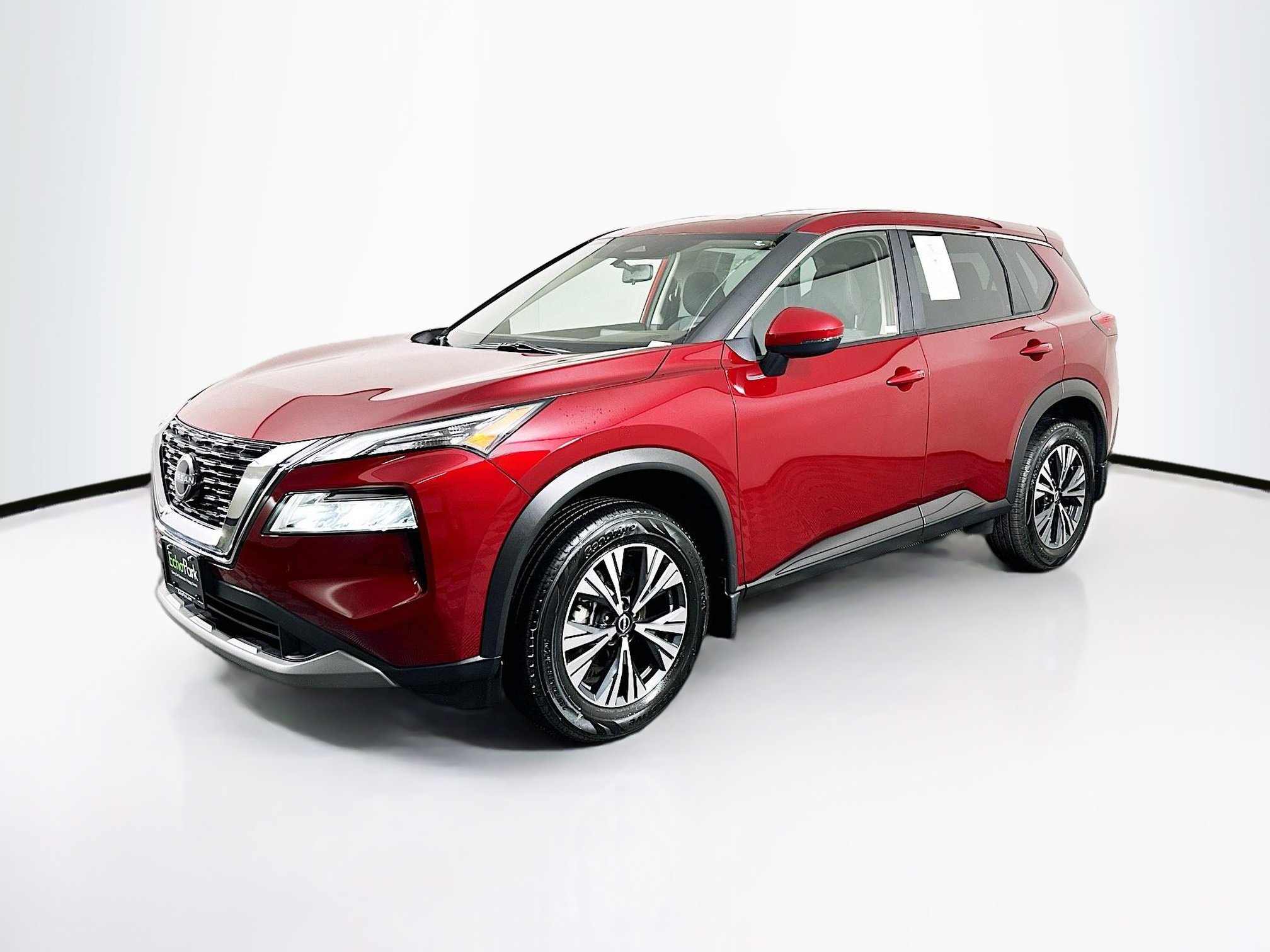 Used 2023 Nissan Rogue SV image 3