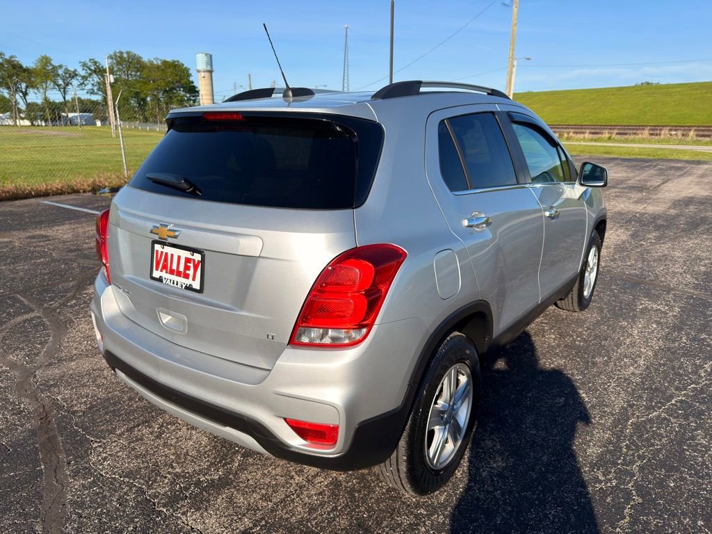 Used 2020 Chevrolet Trax LT w/ LT Convenience Package AWD/4WD image 9