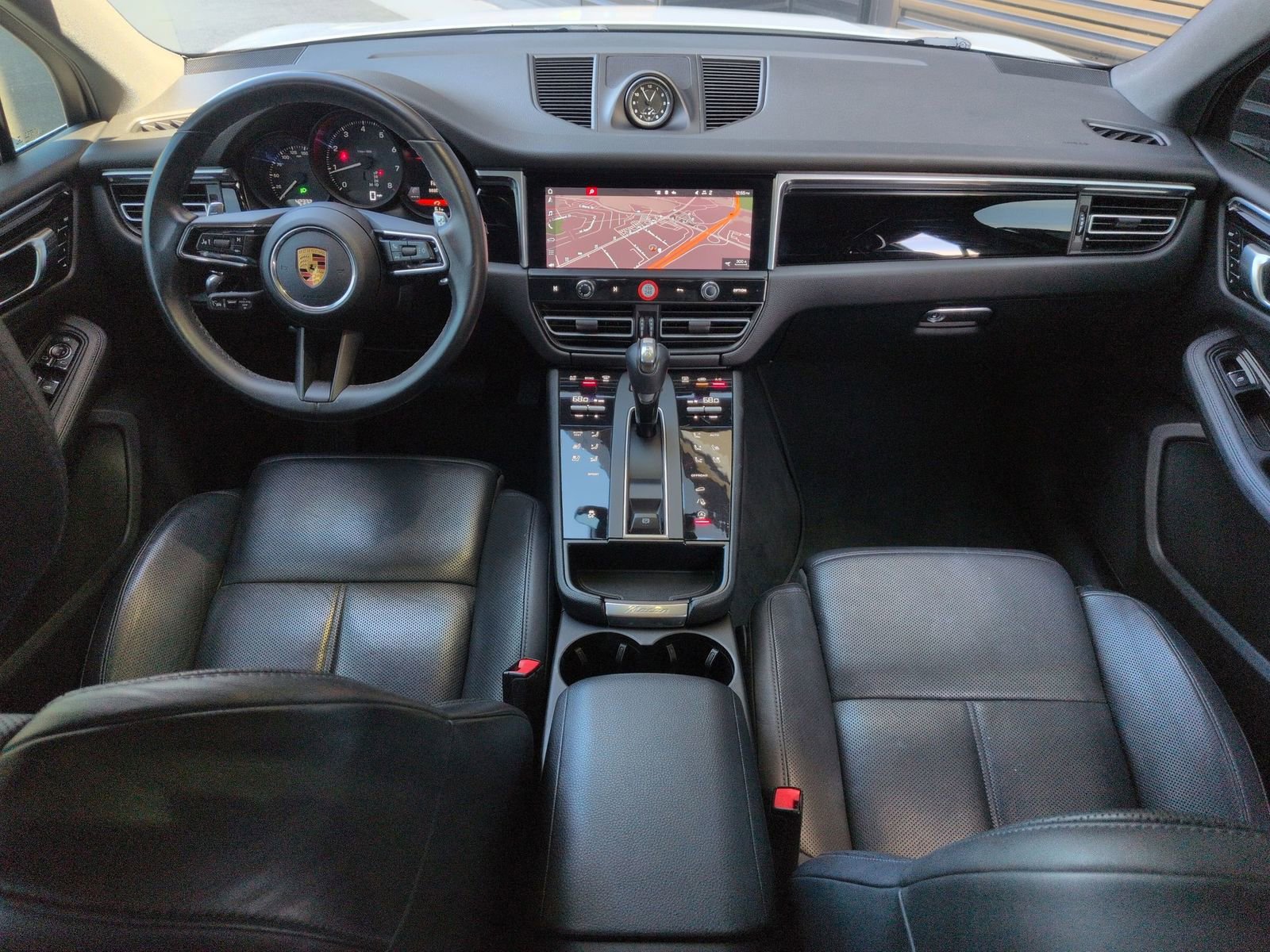 Certified 2022 Porsche Macan image 23