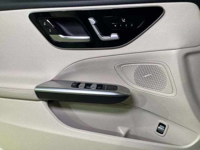 Used 2025 Mercedes-Benz C 300 Sedan image 35