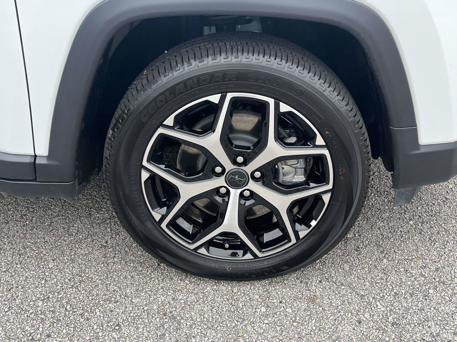 Used 2025 Jeep Compass Limited AWD/4WD image 9