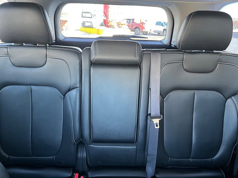 Used 2023 Jeep Grand Cherokee Limited w/ Luxury Tech Group II image 35