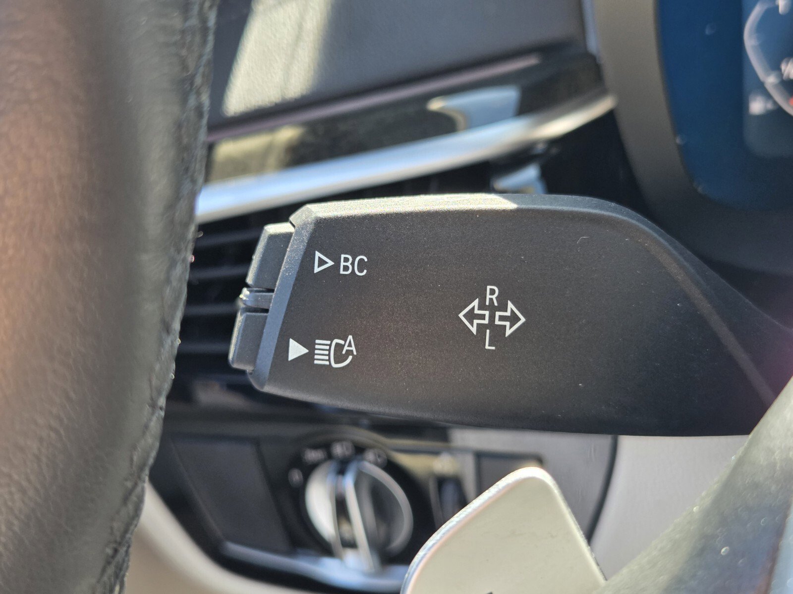 Used 2021 BMW 540i w/ Premium Package image 31