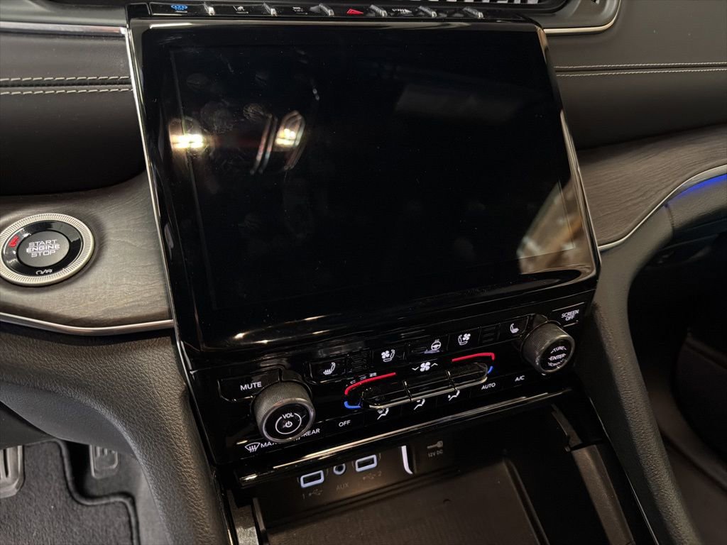 Used 2022 Jeep Grand Cherokee Overland w/ Luxury Tech Group IV image 21