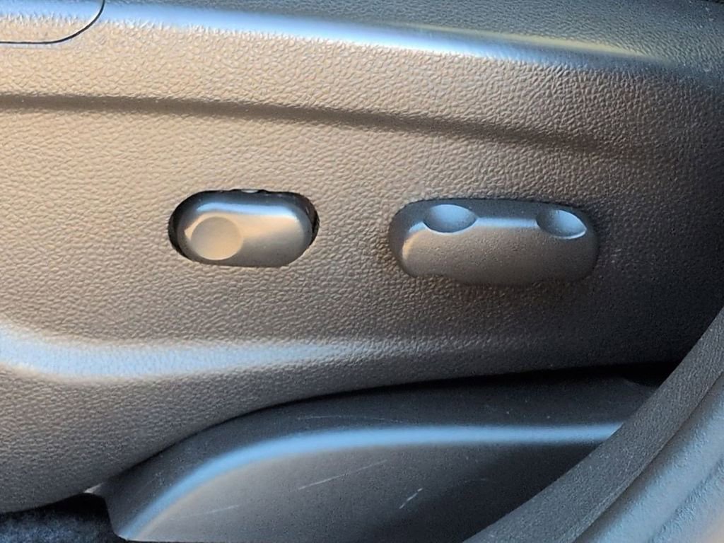 Used 2022 Chevrolet Trax LT w/ LT Convenience Package image 20