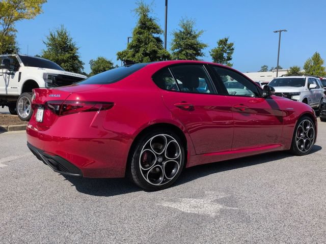 Used 2023 Alfa Romeo Giulia Veloce RWD image 4