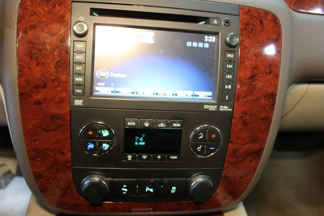 Used 2014 Chevrolet Suburban LTZ AWD/4WD image 28