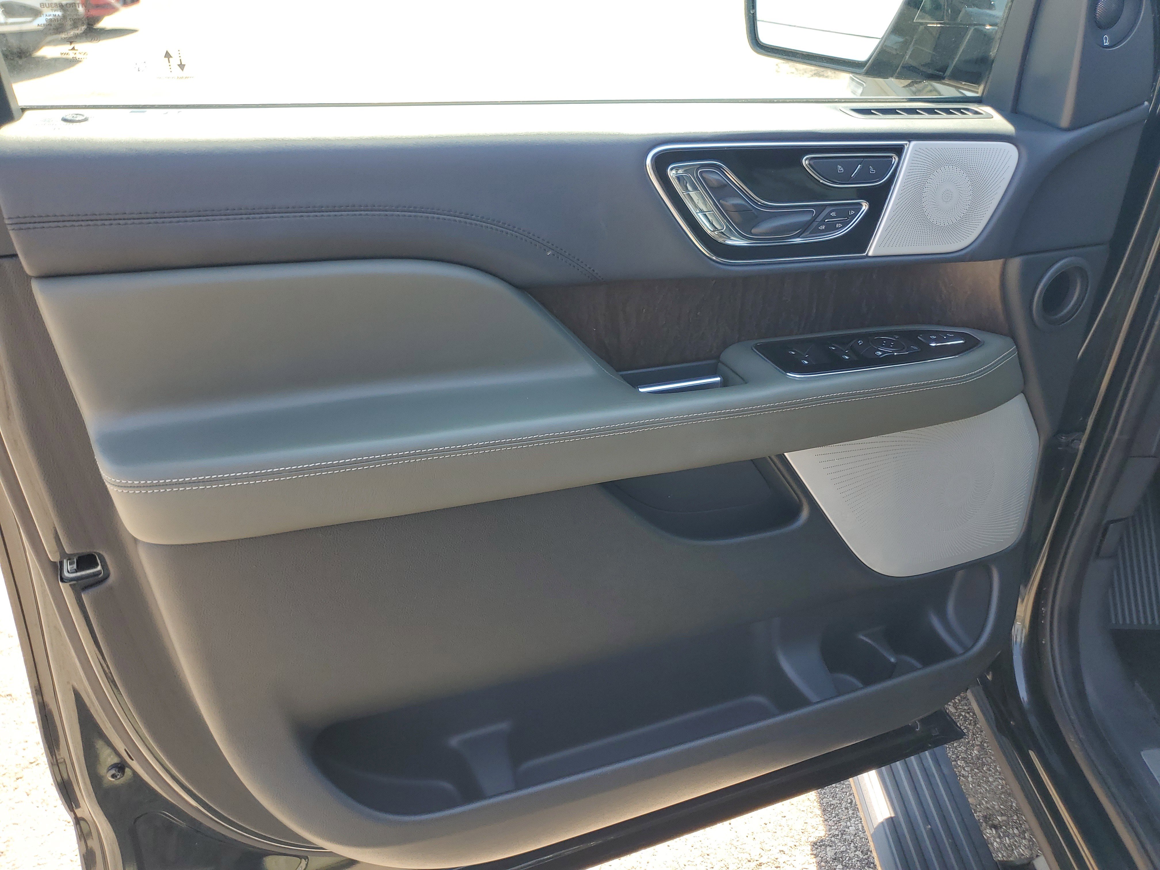 Certified 2022 Lincoln Navigator L Black Label AWD/4WD image 10