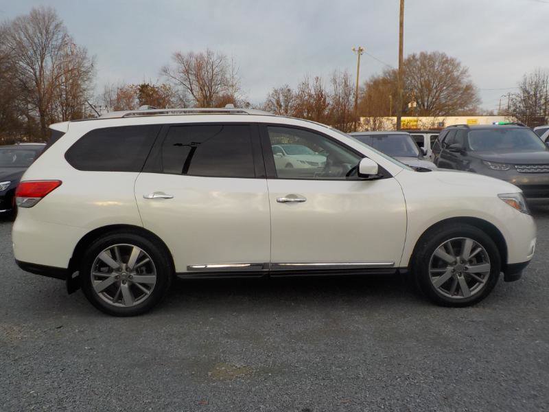 Used 2016 Nissan Pathfinder Platinum w/ Family Entertainment Package image 6