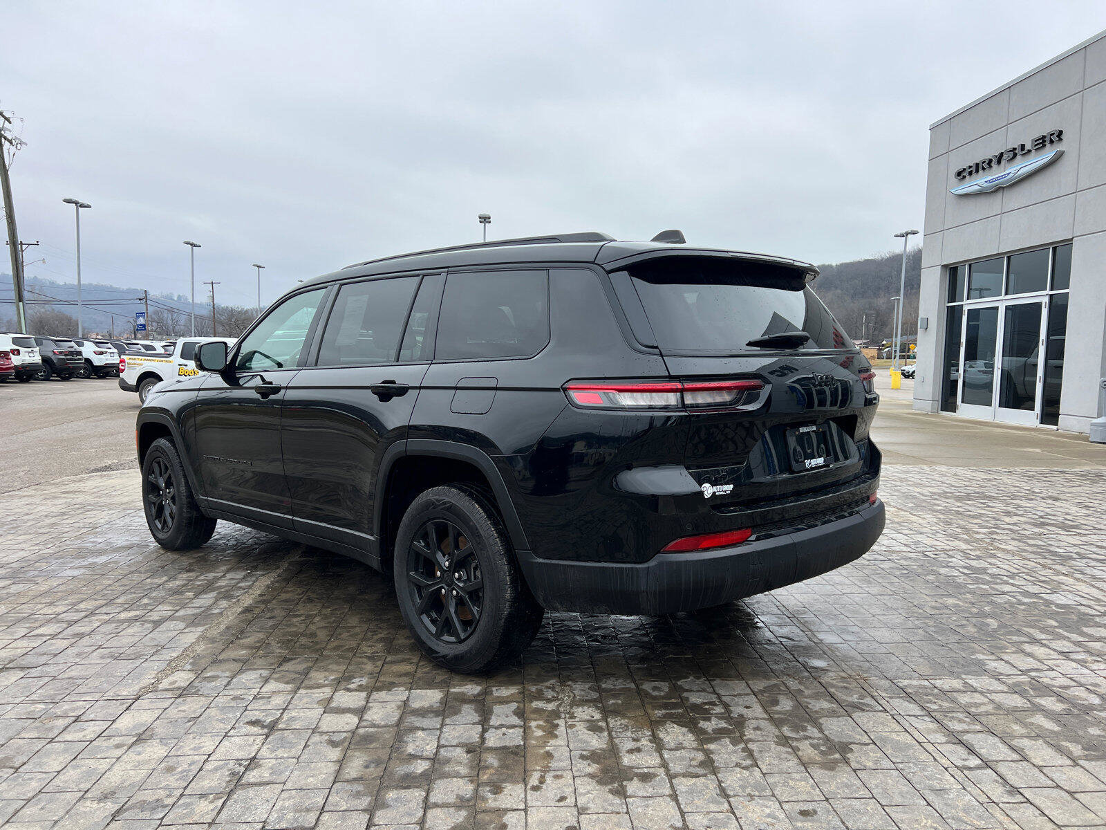 Used 2024 Jeep Grand Cherokee L Laredo AWD/4WD image 6