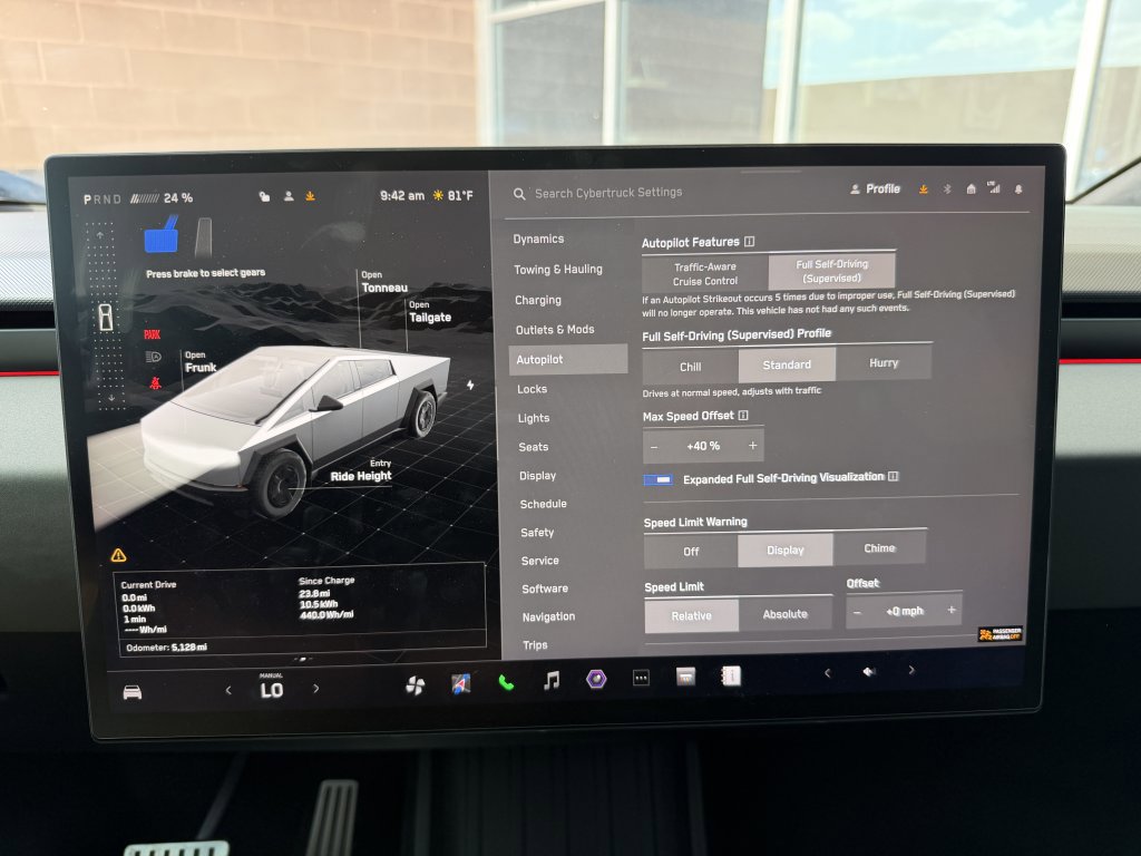 Used 2025 Tesla Cybertruck AWD Crew Cab image 21