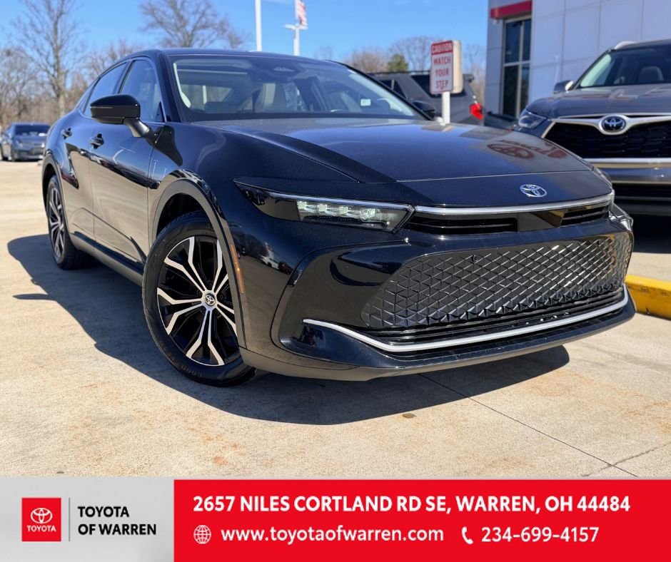 Used 2023 Toyota Crown Limited image 1