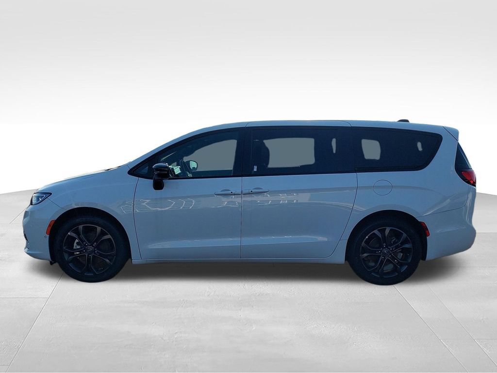 New 2026 Chrysler Pacifica Select FWD image 2