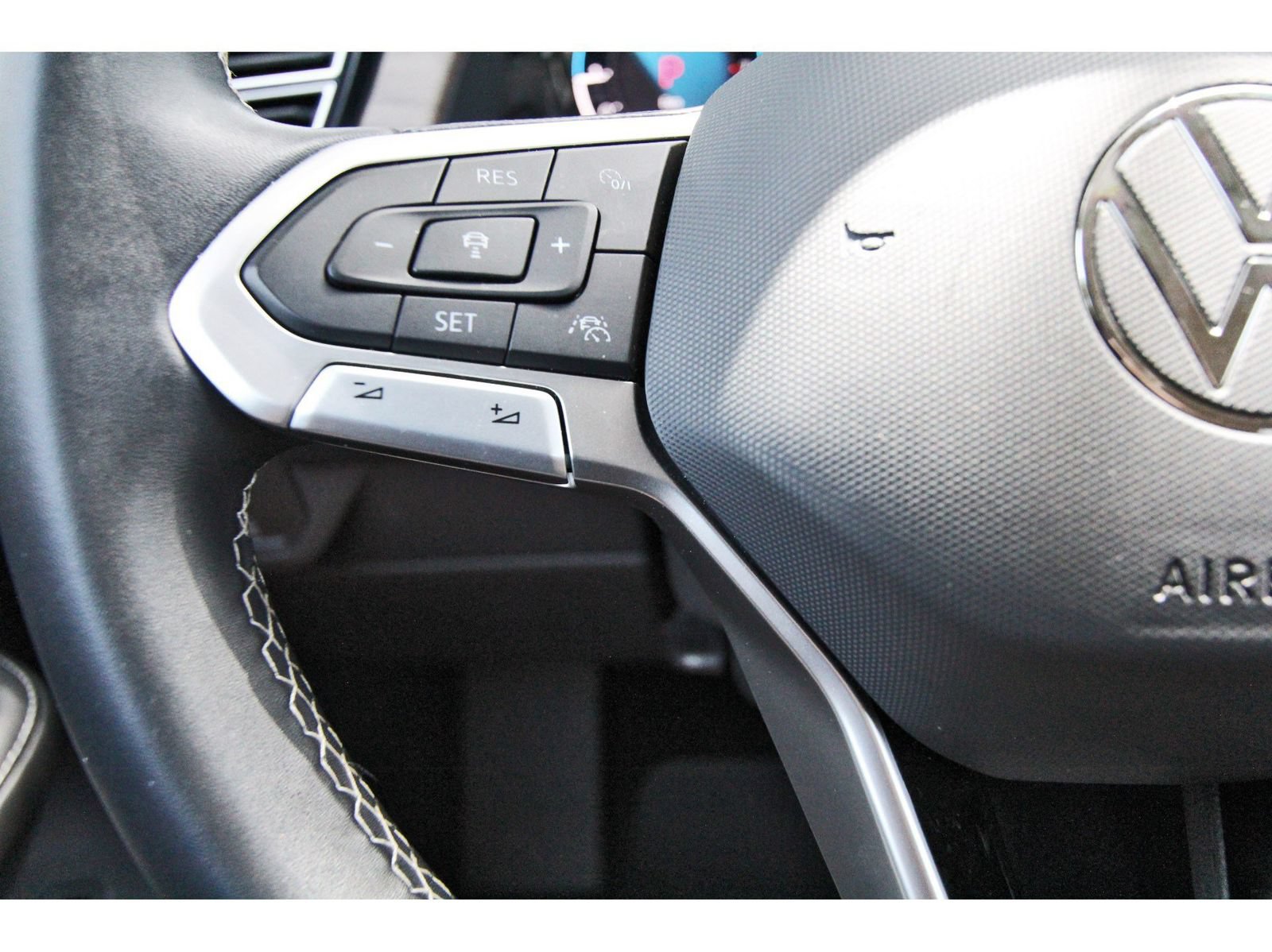 Used 2024 Volkswagen Atlas SE FWD image 15