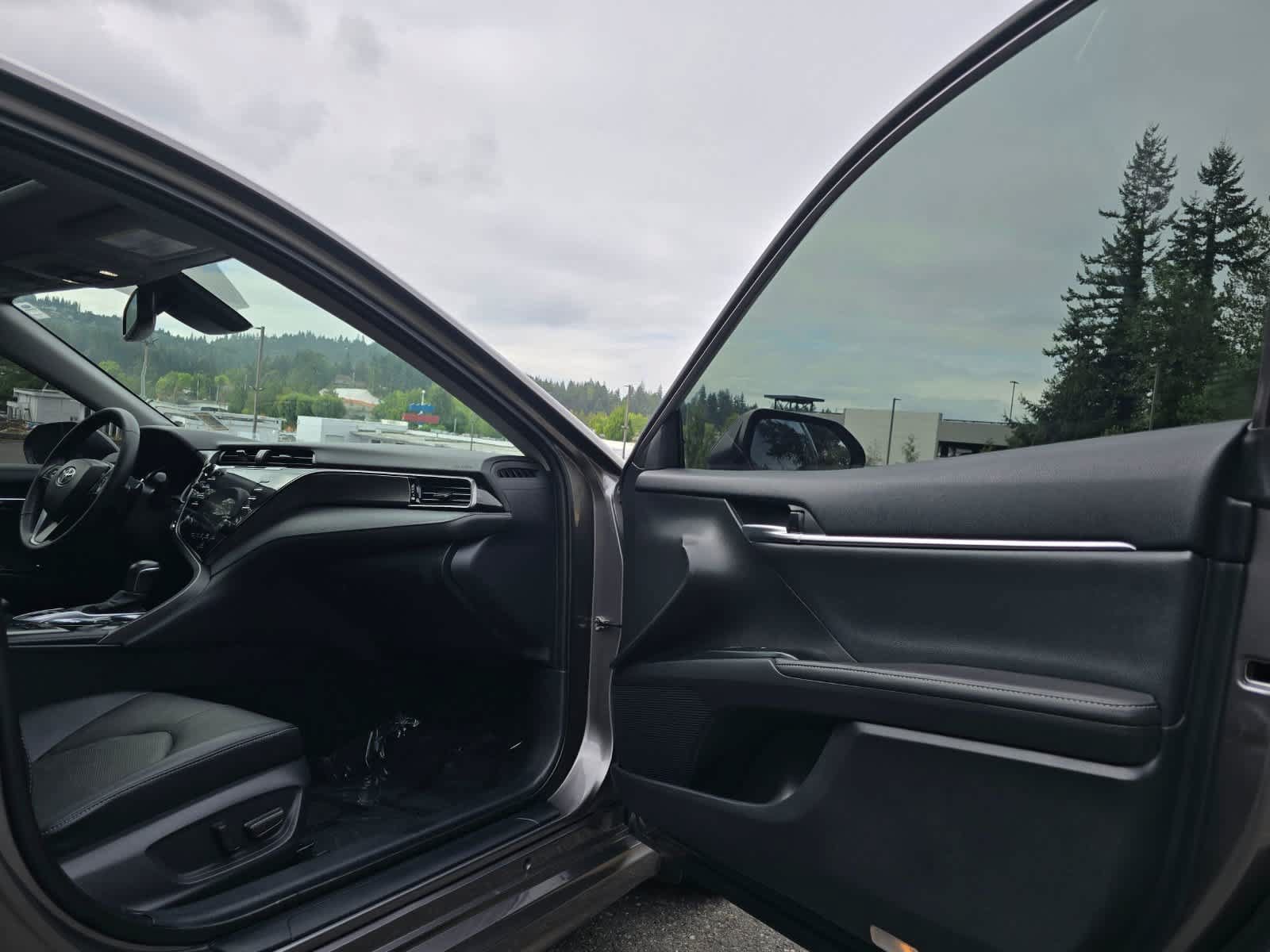 Used 2020 Toyota Camry XSE w/ Driver Assist Package FWD image 29